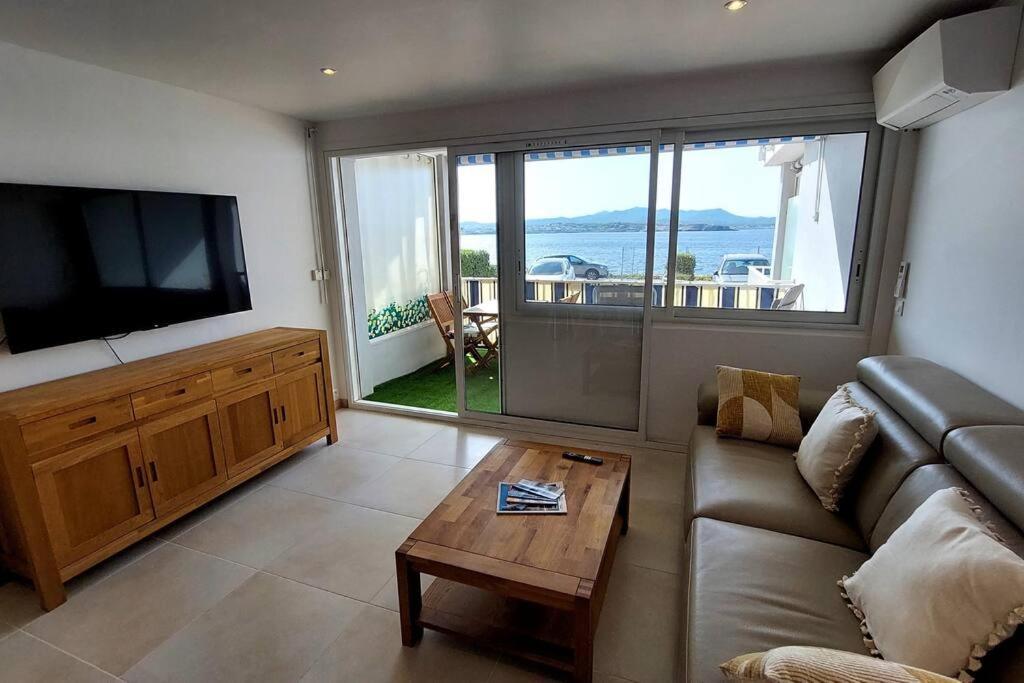 Front De Mer - Emplacement Prise Au Calme - T2 Moderne Et Entierement Climatise - Tout A Pieds Sanary-sur-Mer Buitenkant foto